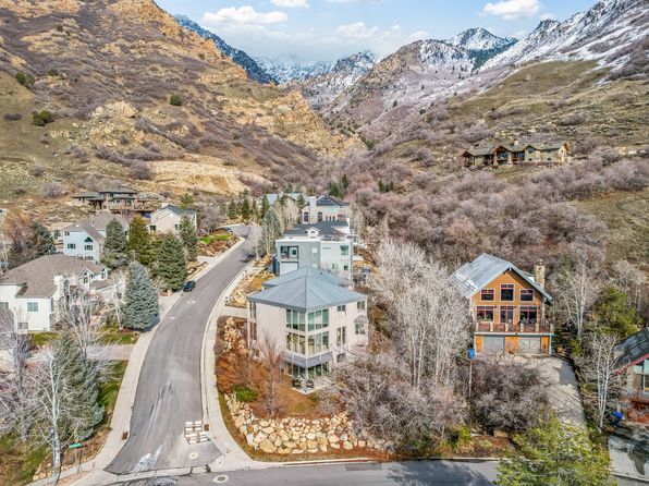 3552 E Heughs Canyon Cir S