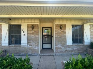 923 Rosedale Dr, Hewitt, TX 76643
