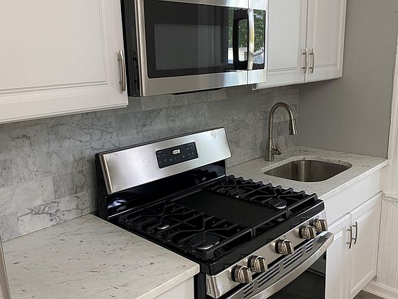 4th image of 98 Lockwood Ave