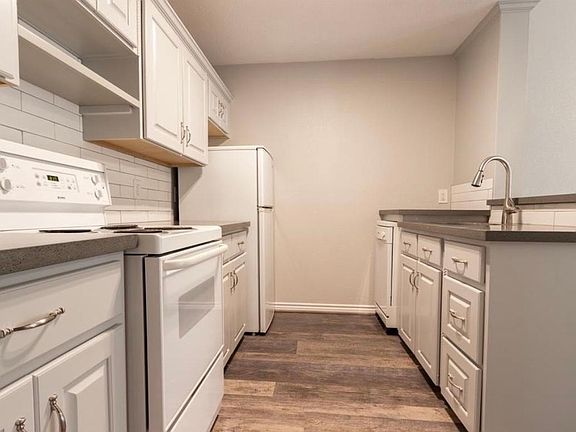 3rd image of 3900 Woodchase Dr APT 165