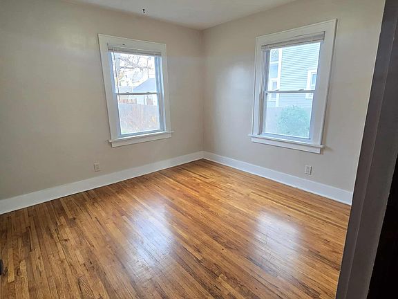5th image of 712 E Avenue B