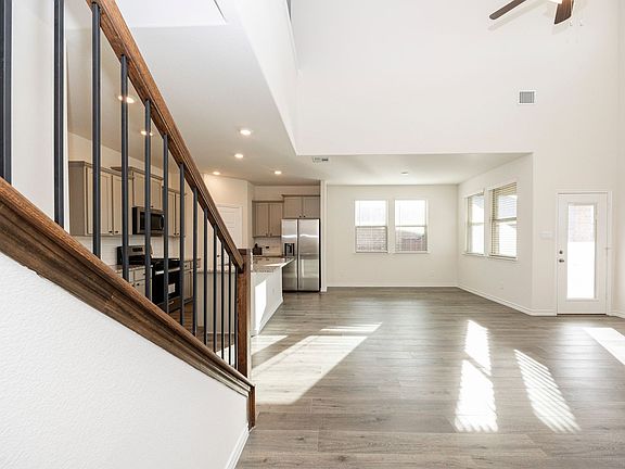 4th image of 1001 Marigold St