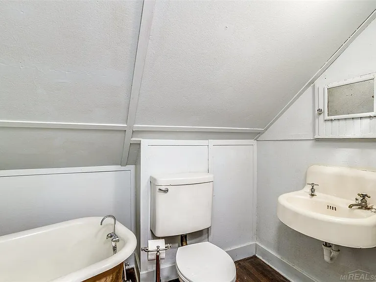 1348 Wayburn St — Photo 17