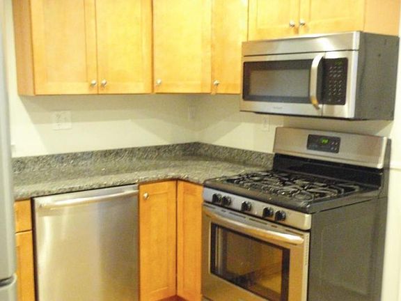 3rd image of 54 Westmoreland St