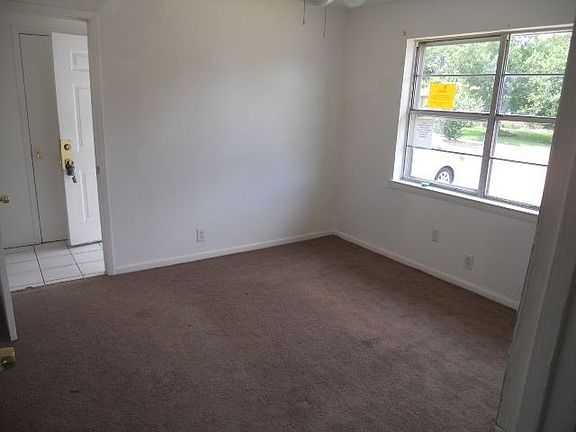 5th image of 218 E Taylor Dr