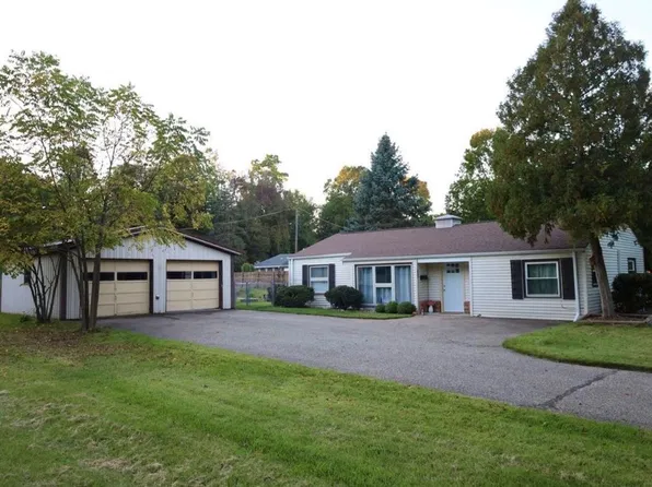 607 Main St, Buchanan, MI 49107