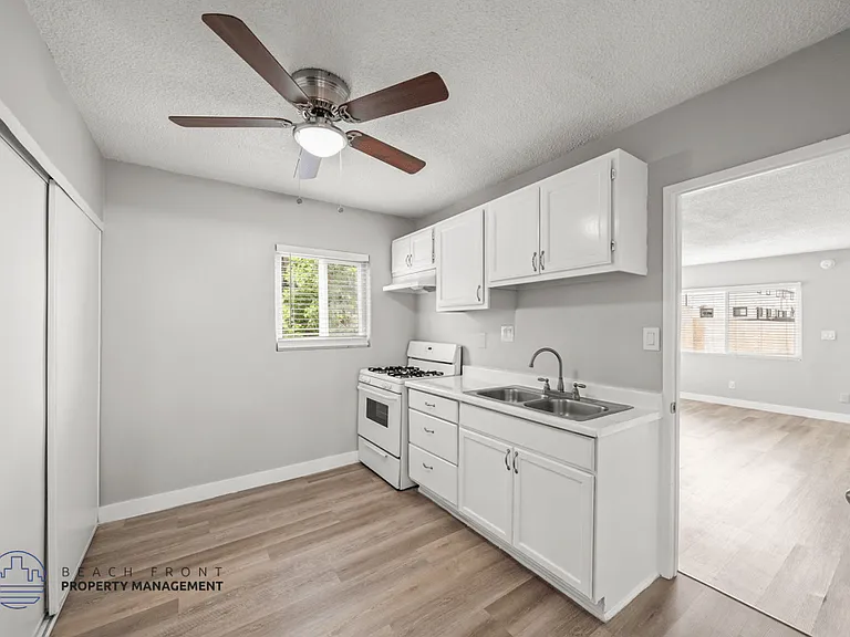 835-845 Glenway Dr. — Photo 14
