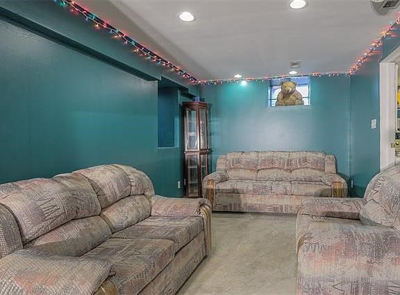 4th image of 3111 N 89th Ter