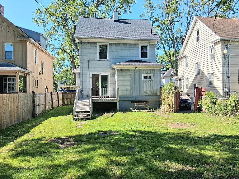 400 Selye Ter — Photo 2