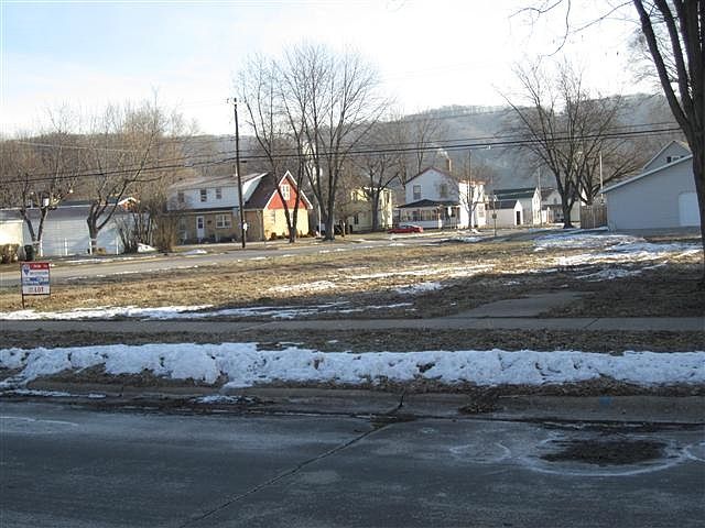 2nd image of 328 N Wacouta Ave