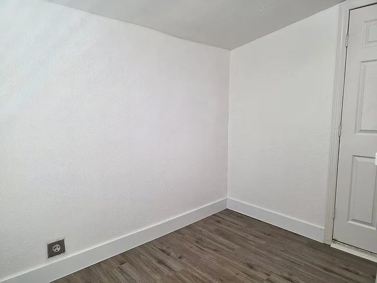 2050 Bransetter 5410 Cedars Rd — Photo 14