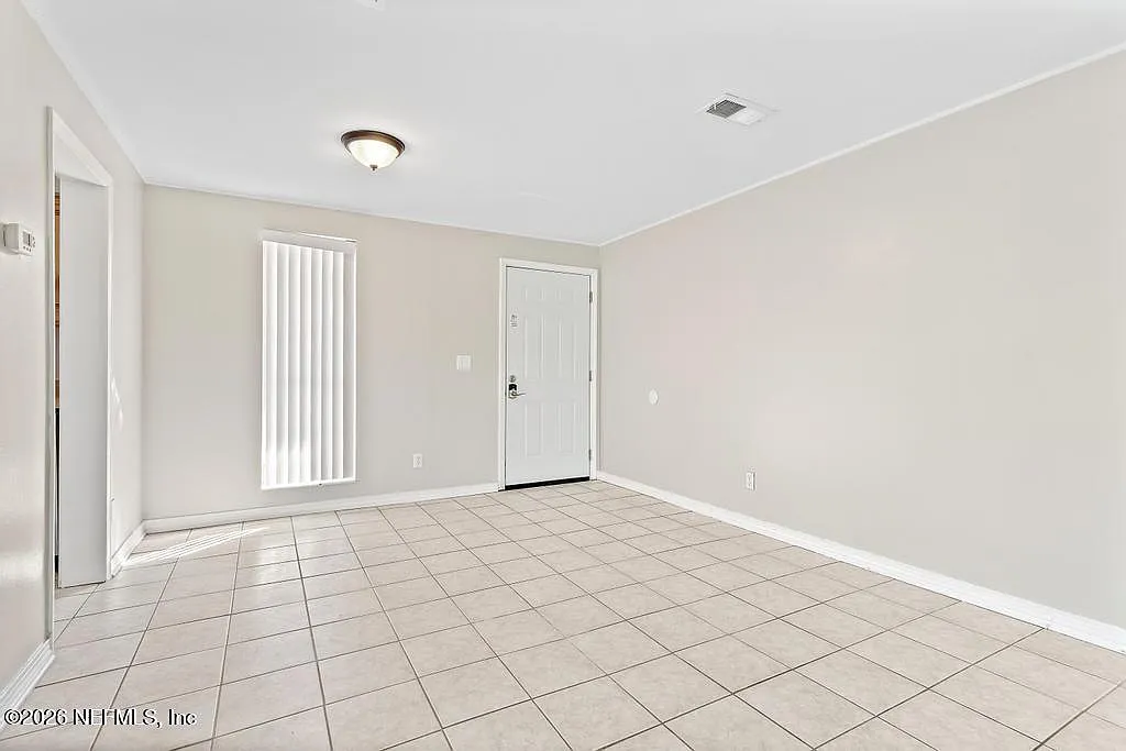 2 bed, 2.0 bath, 992 sqft, $1,275 — Photo 4