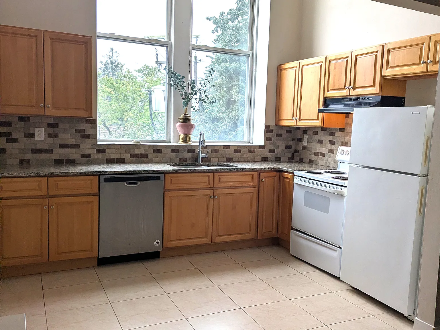 2 bed, 1000 sqft, $1,150 — Photo 3