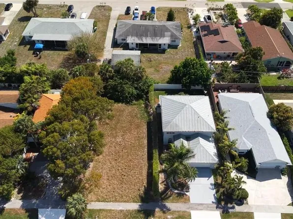 686 111th AVE N, NAPLES, FL 34108