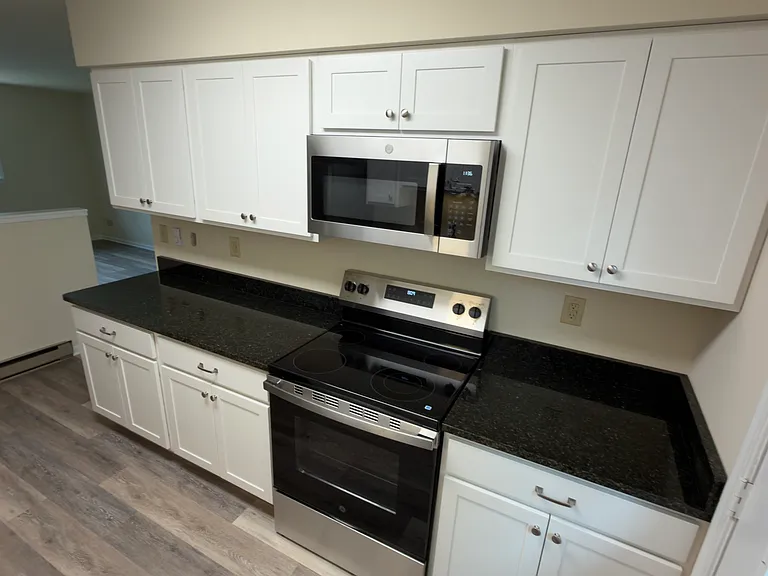 303 Green St #2 — Photo 9