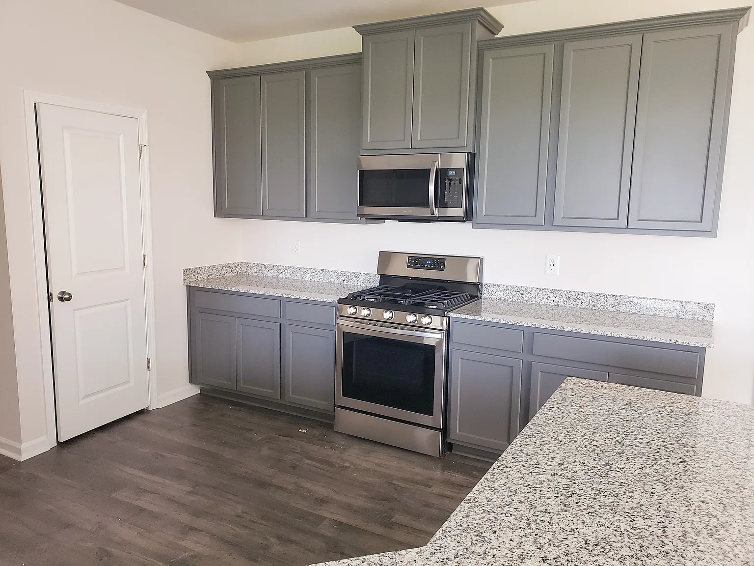 3 bed, 2.5 bath, 2264 sqft, $1,975 — Photo 4
