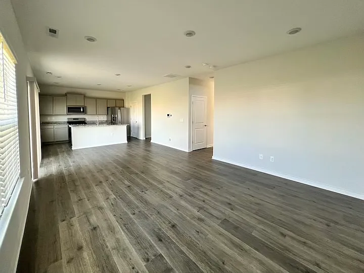 4 bed, 2.5 bath, 2164 sqft, $2,899 — Photo 3