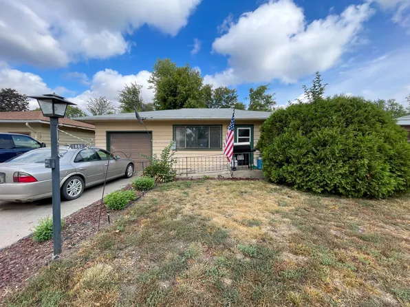 1063 9th St SW, Huron, SD 57350