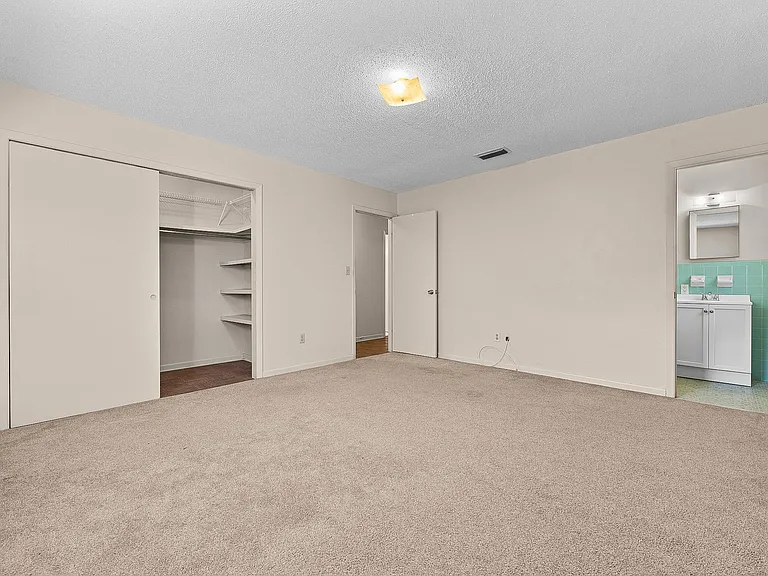 3950 SW 1st Ave — Photo 10