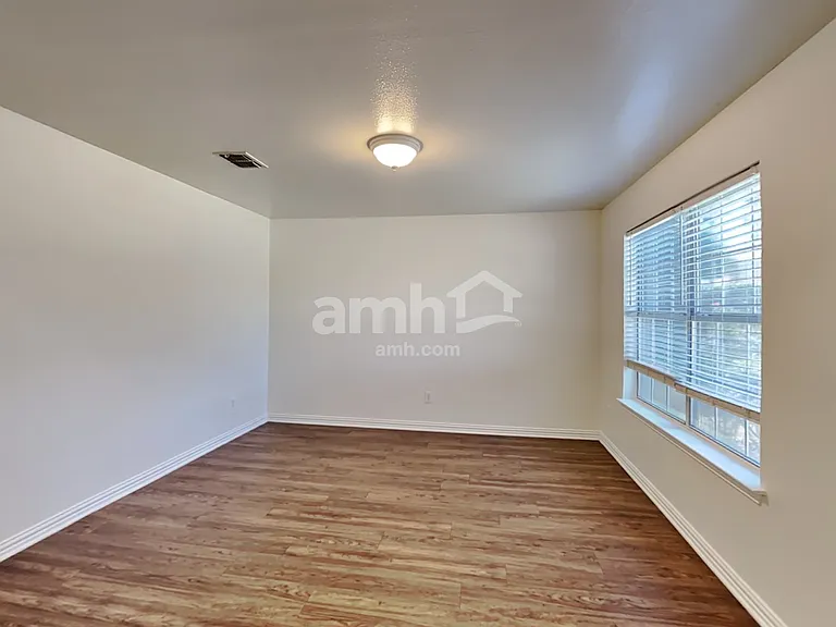 3933 Evergreen Ct — Photo 7