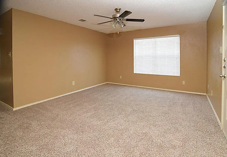 Crestwood Apartments — Photo 15