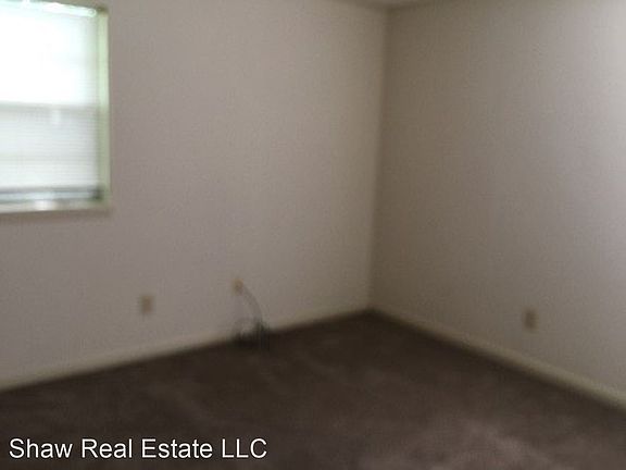 4th image of 121 Mayberry Ct