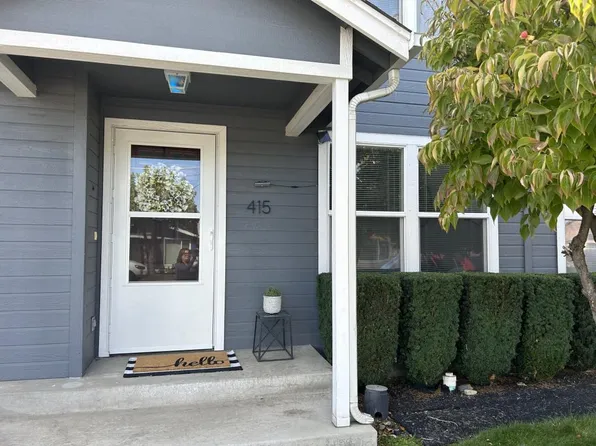 415 N 10th St, Central Point, OR 97502