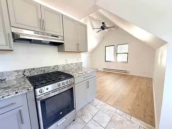 3rd image of 1150 Bonanza Ave #5