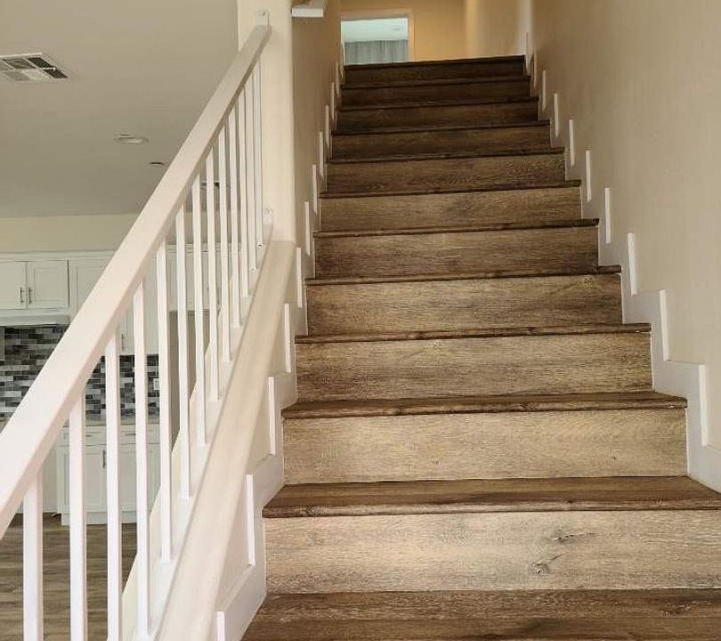1st image of 802 W 65th St #8700710