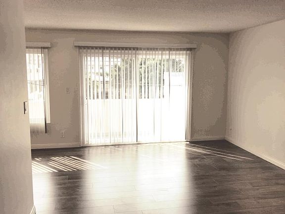 4th image of 1427 N Poinsettia Pl APT 210