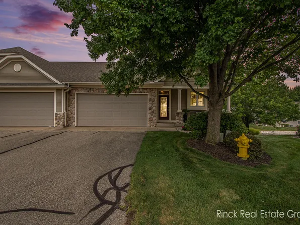 3845 Canterbury Dr #26, Hudsonville, MI 49426