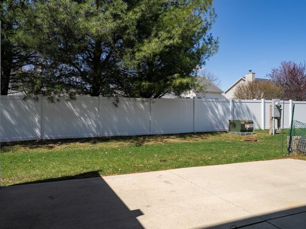 1406 Woodbine Rd #1, Bloomington, IL 61704