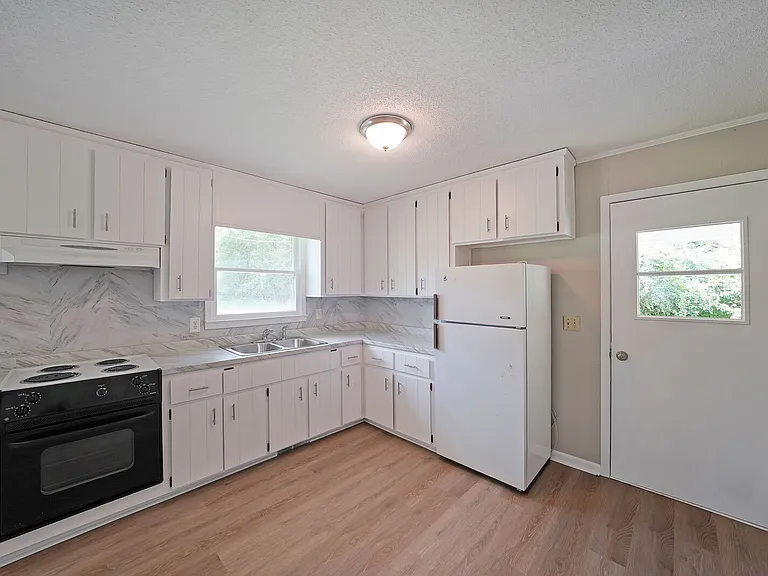 251 Hog Farm Cir — Photo 9