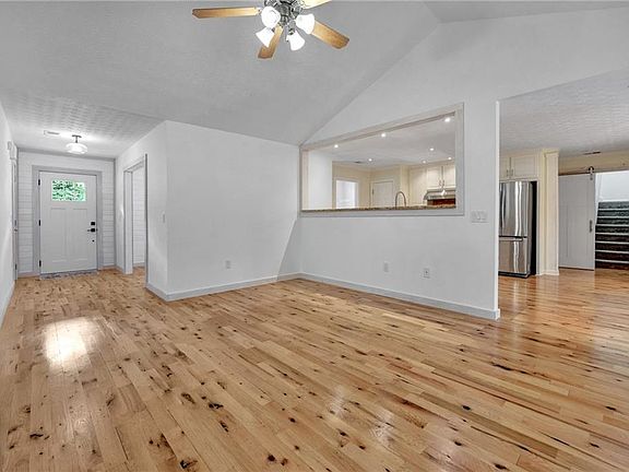 5th image of 242 Richmond Dr