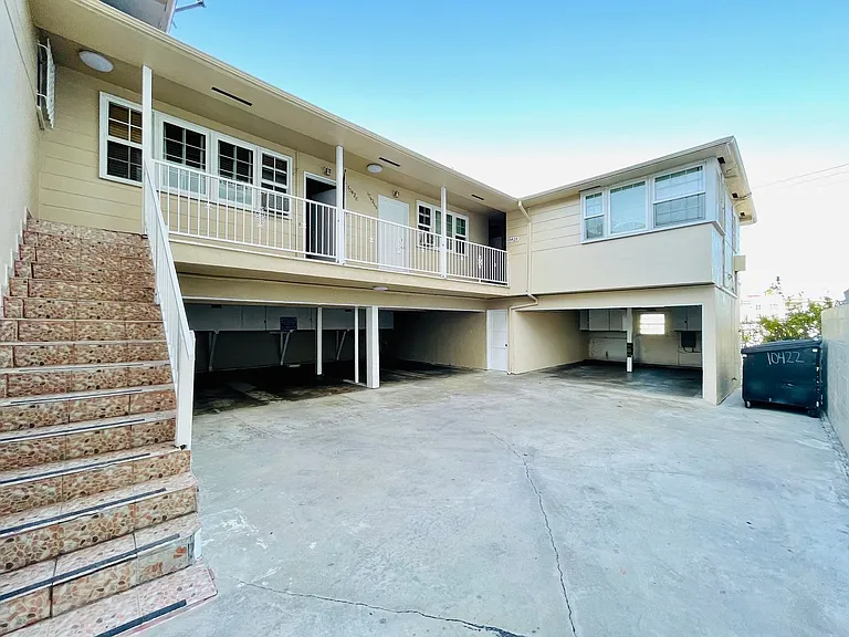 Eastborne Apartments — Photo 11