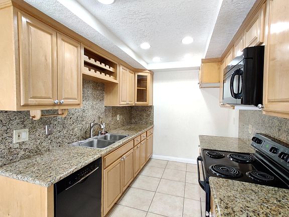 Lost of Storage Cabinets in Kitchen