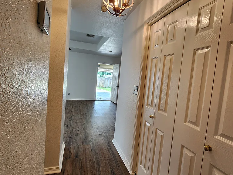 1609 E 66th Pl — Photo 9