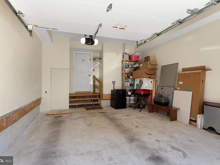 2683 Edgemont St — Photo 32
