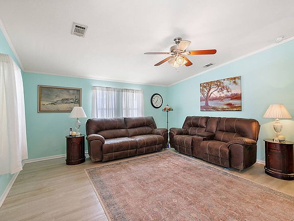 4th image of 104 Park Ct