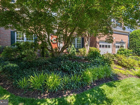 5th image of 15187 Windy Hollow Cir