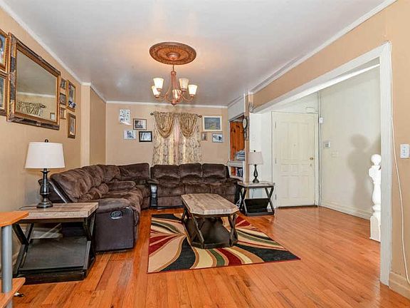 2nd image of 260 Duncan Ave