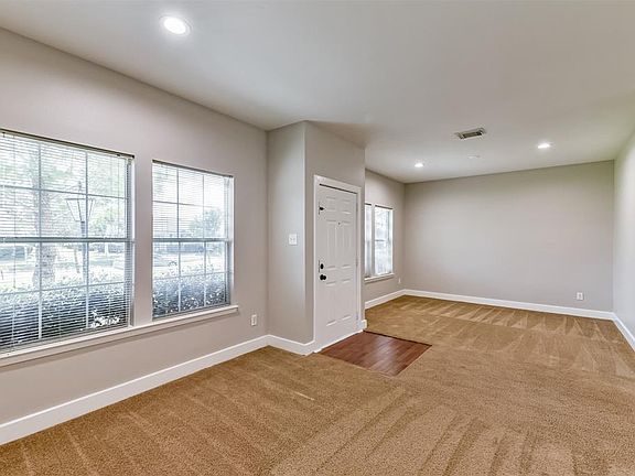 4th image of 11962 Chanteloup Dr