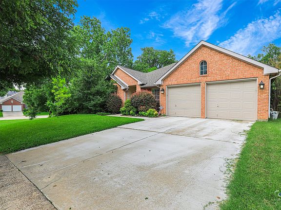 2nd image of 2612 Ridgewood Dr