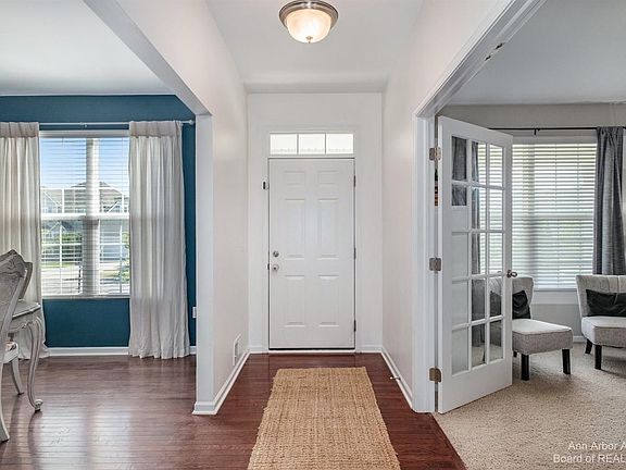 4th image of 8493 Parkridge Dr