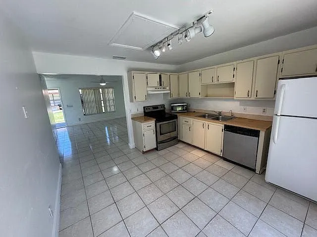4355 Royal Banyan Way #20 — Photo 3