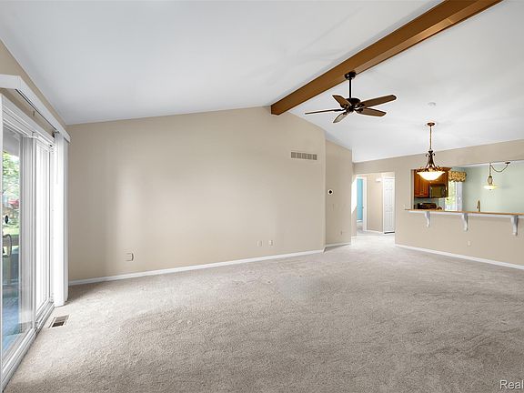 4th image of 7348 Green Meadow Ln #9