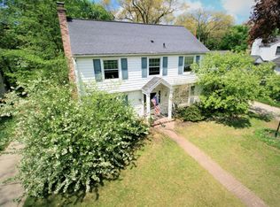 1041 Cambridge Dr SE, East Grand Rapids, MI 49506