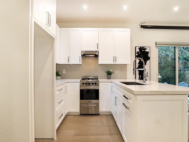 15122 Morrison St — Photo 13