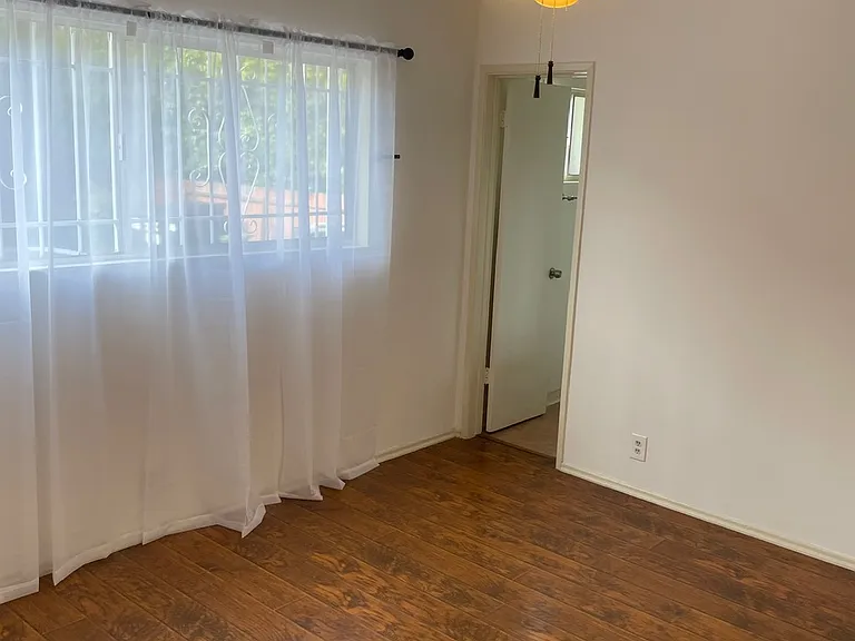 1400 N Fairfax Ave #4 — Photo 19