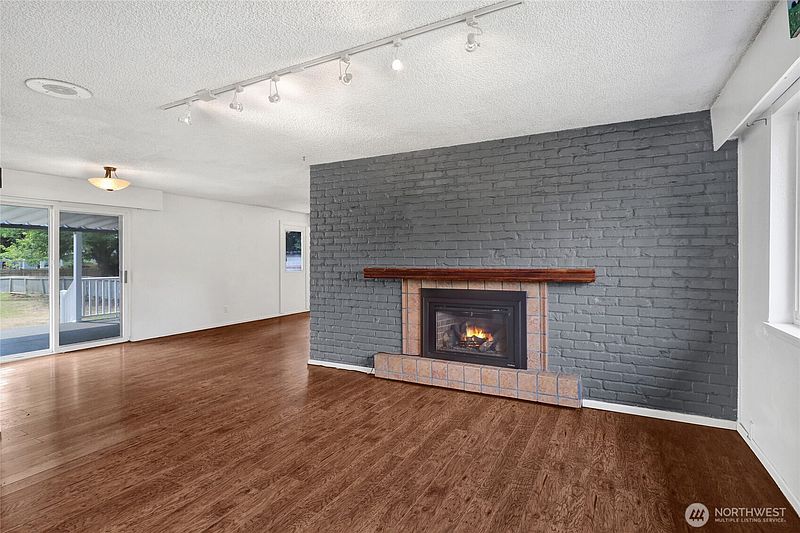 4th image of 875 Adelia Street